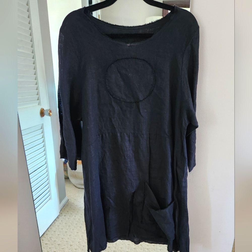 Tina Given Black 100% linen tunic Top